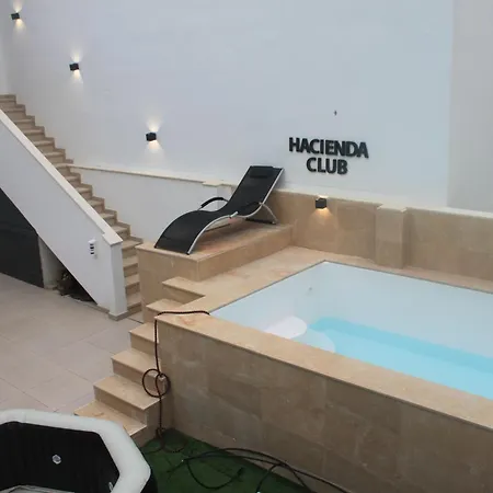بيت للعطل Hacienda Club بينالوب كاساس فِييخاس